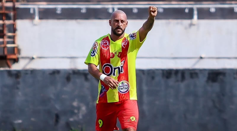 Rodriguinho marcou os dois gols do Jabaquara